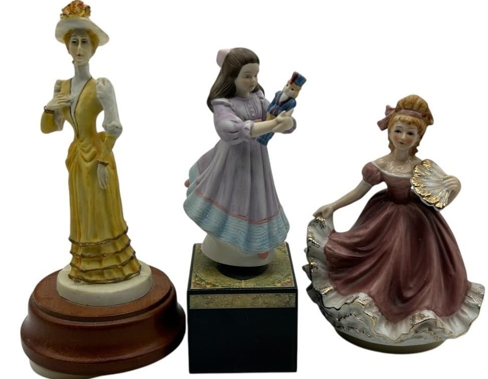 SET OF 3 VINTAGE LADY MUSIC BOX FIGURINES 8" (1 of 9)