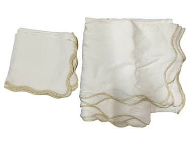 ELEGANT IVORY TABLE LINENS WITH GOLD TRIM