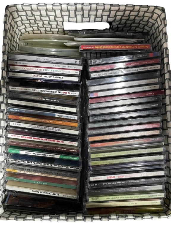 COLLECTION OF COUNTRY, HOLIDAY & CONTEMPORARY CDS (1 of 2)