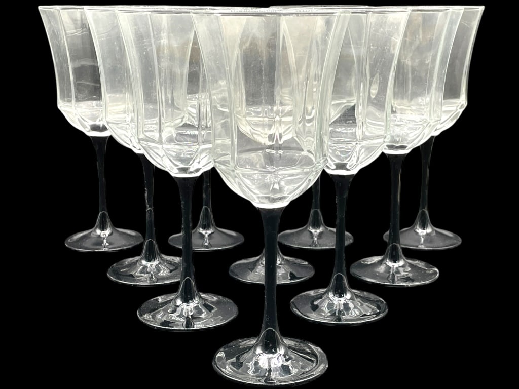 BLACK STEM RETRO WINE GLASSES SET OF 10: BLACK STEM RETRO WINE GLASSES SET OF 10 -VERY GOOD PRE OWNED CONDITION -SET OF 10 -APPROX 8" -JA 010325 #14 ***Please note that due to limited storage space, all items must be picked up within 14 days