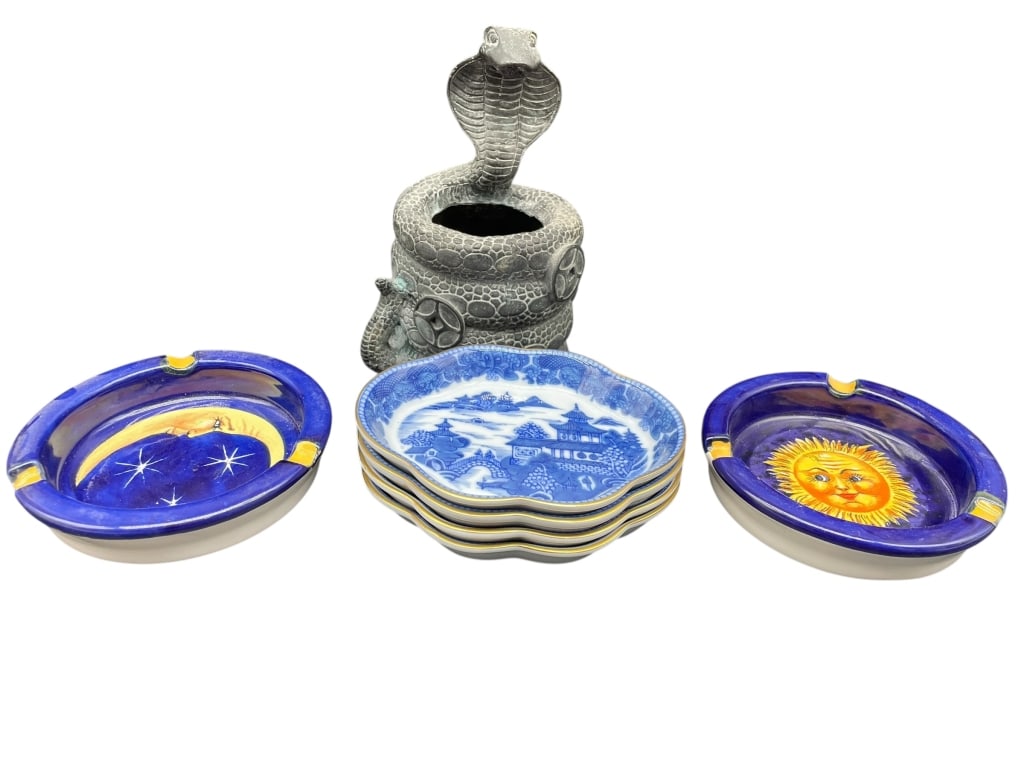 LOT OF DECORATIVE TRINKET TRAYS: DECORATIVE COBRA SCULPTURAL VESSEL WITH CELESTIAL ASHTRAYS & BLUE AND WHITE DISHES – This eclectic decorative lot includes a cobra-form sculptural vessel with textured detailing and open-top form, t