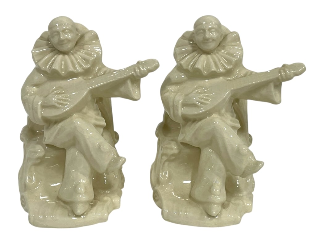 PAIR OF VINTAGE CERAMIC PIERROT BOOKENDS 6": PAIR OF VINTAGE CERAMIC PIERROT BOOKENDS 6" -Very good pre owned condition -Approx 6"h x 4"w -Charming pair of vintage ceramic Pierrot musician bookends, each featuring a seated clown in ruffled colla