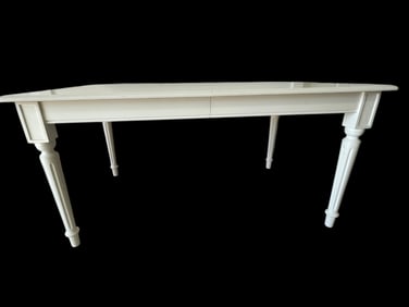 WHITE PAINTED TRADITIONAL TABLE WITH TURNED LEGS
