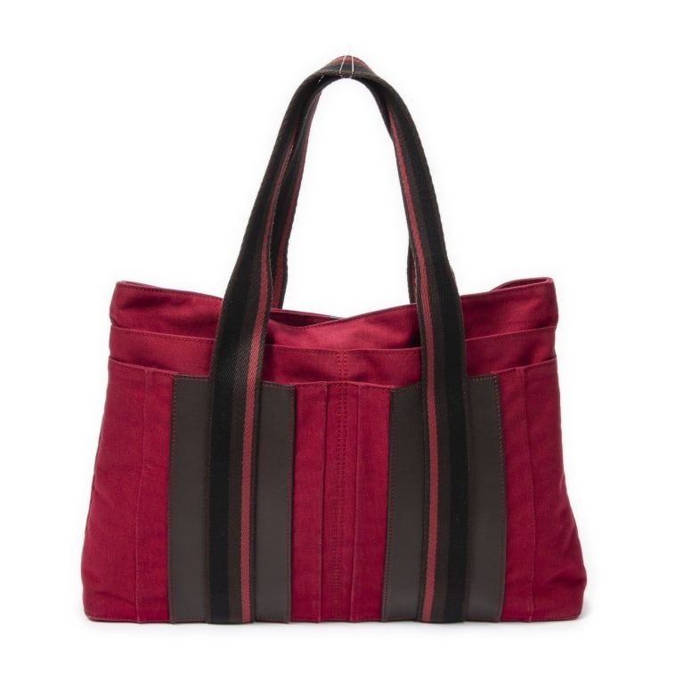 HERMÈS SAC TROCA HORIZONTAL MM RED TOILE CANVAS: Hermès Sac Troca Horizontal MM Red Toile Canvas Silver * COLOR: Red * PRODUCTION CODE: None * INCLUDED: None 40*28*8cm * CONDITION: A * (3cm = 1inch approximately) * Luxury bags are kept