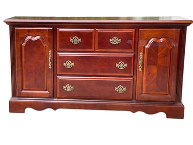 TRADITIONAL MAHOGANY SIDEBOARD / BUFFET CABINET