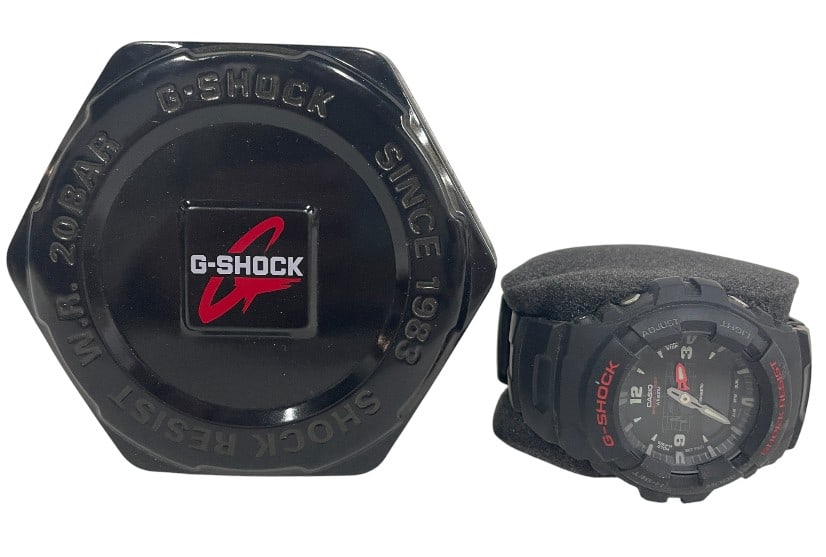 CASIO G-SHOCK WRISTWATCH WITH ORIGINAL TIN BOX: CASIO G-SHOCK WRISTWATCH WITH ORIGINAL PRESENTATION TIN -Good pre owned condition, untested (see photos) -Comes with original box -Rugged Casio G-Shock wristwatch featuring a black resin case and stra