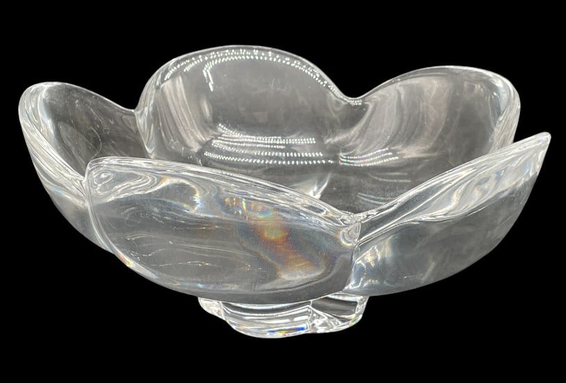 ORREFORS CRYSTAL LOTUS BOWL 7": ORREFORS CRYSTAL LOTUS BOWL 7"-Very good pre owned condition-Approx 3"h x 7"w-The sculptural design creates beautiful light refraction and subtle rainbow highlights, making it an eye-catching