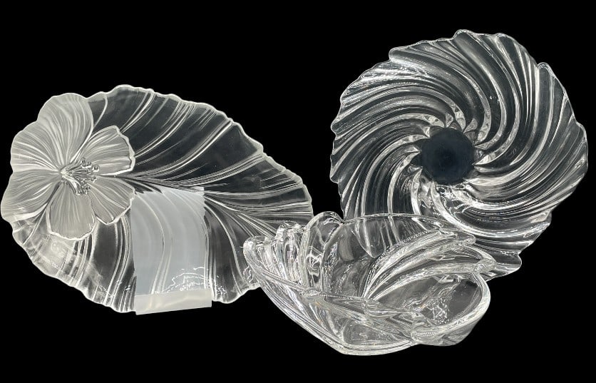 LOT OF ART GLASS SERVING BOWLS & PLATTERS (1 of 5)