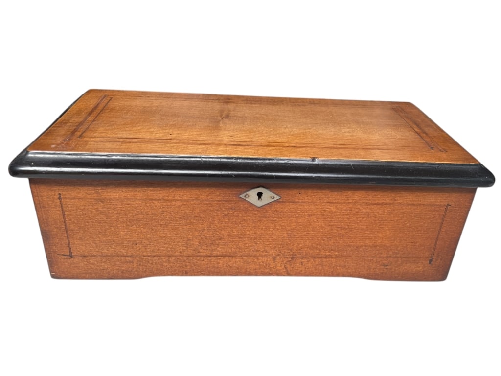 ANTIQUE SWISS CYLINDER MUSIC BOX IN WOOD CASE (1 of 5)