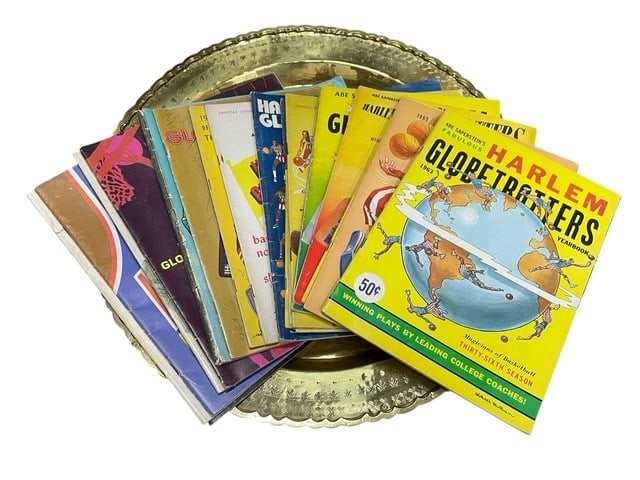 LOT 25 HARLEM GLOBETROTTERS YEARBOOKS 50'S TO 70'S (1 of 9)