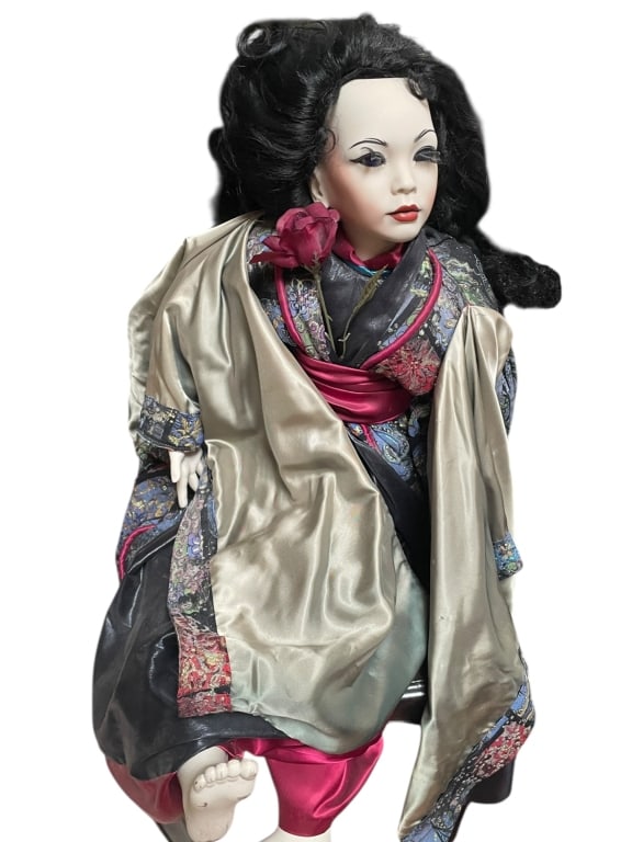 LARGE DECORATIVE ASIAN DOLL W PORCELAIN FACE 36" (1 of 3)