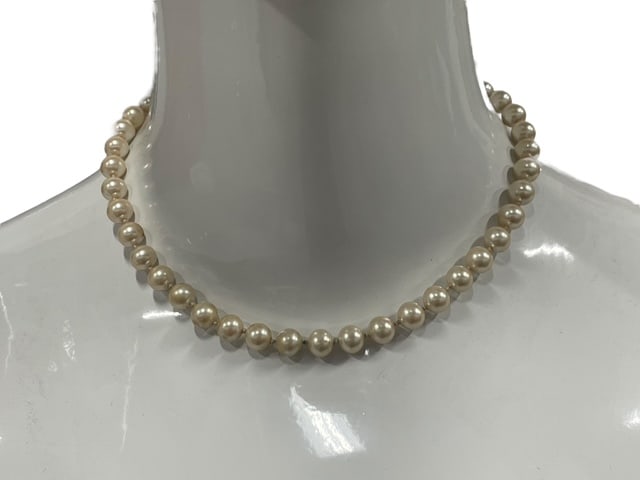 VINTAGE ELEGANT FAUX PEARLS HAND KNOTTED CHOKER (1 of 6)