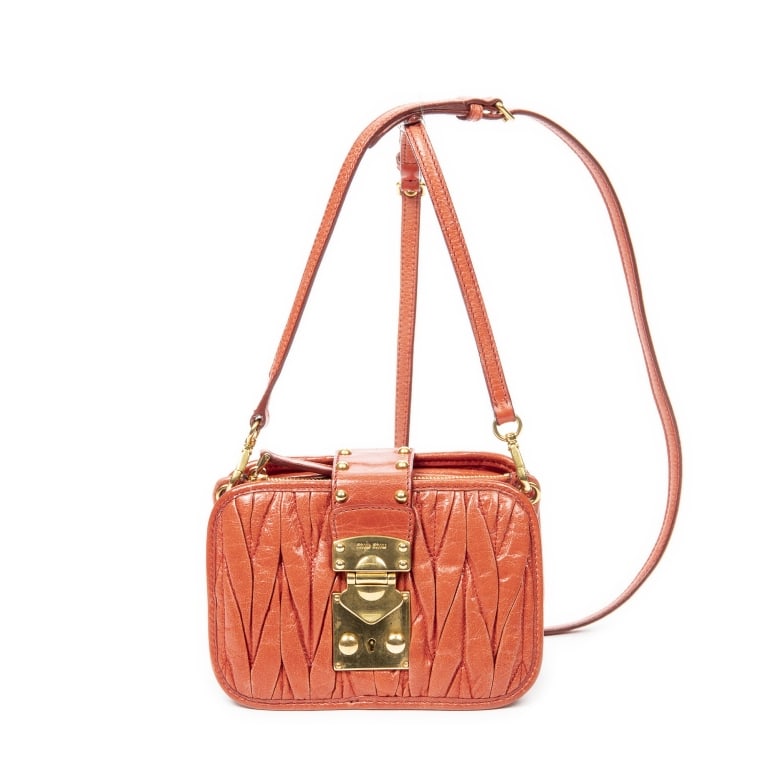 MIU MIU RED MATELASSE PUSHLOCK CROSSBODY: *For ALTERNATIVE SHIPPING QUOTES, please visit www.dejavuauctionshipping.com* Miu Miu Mini Pushlock Crossbody Red Matelasse Leather Gold * COLOR: Red * PRODUCTION CODE: 194 * INCLUDED: Strap 17.5*11.5