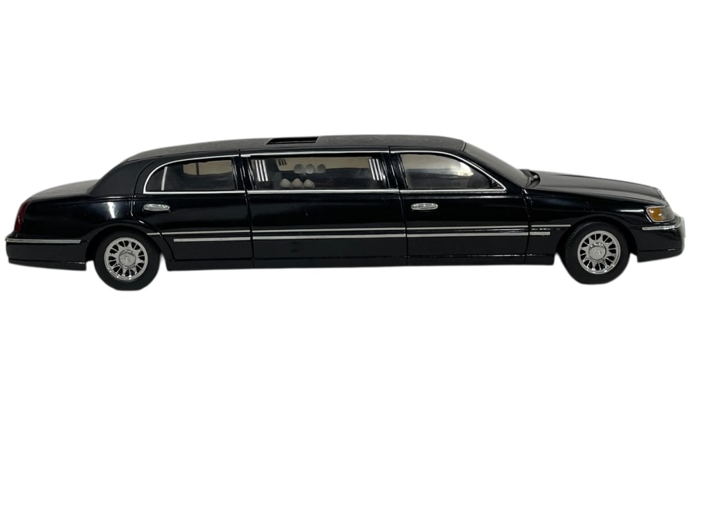 STRETCH LIMOUSINE DIE CAST MODEL (1 of 5)
