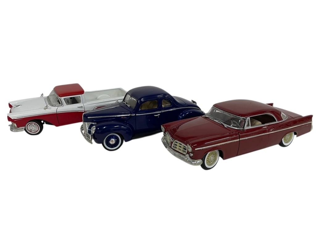 CLASSIC AMERICAN DIE CAST AUTOMOBILES CAR LOT (1 of 4)