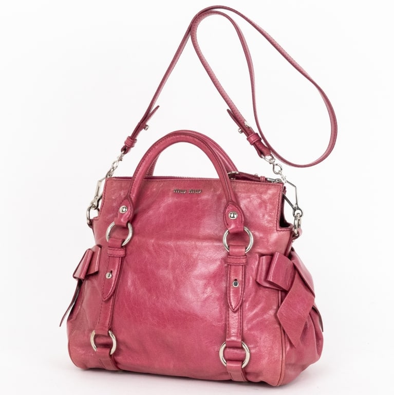 MIU MIU BOW PINK VITELLO TOP HANDLE SATCHEL: *For ALTERNATIVE SHIPPING QUOTES, please visit www.dejavuauctionshipping.com* Miu Miu Bow Top Handle Satchel Pink Vitello Lux Leather Silver * COLOR: Pink * PRODUCTION CODE: RT0438 / 142 * INCLUDED: D