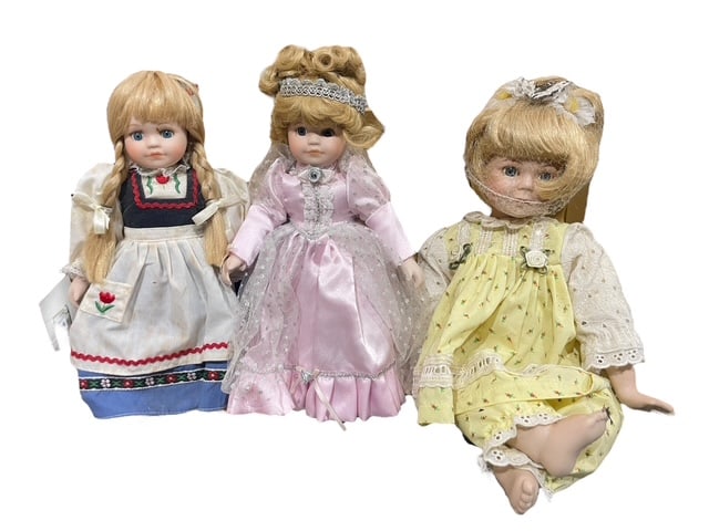 LOT OF 3 PORCELAIN BABY DOLLS ORIGINAL CLOTHES VTG (1 of 15)