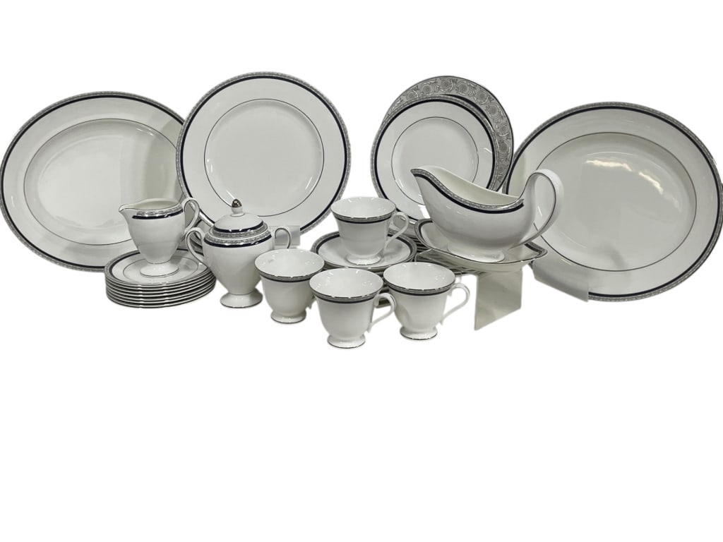 WEDGWOOD SEVILLE 51-PIECE PORCELAIN DINNER SERVICE: ****for competitive shipping options please go to www.dejavuauctionshipping.com -WEDGWOOD SEVILLE 51-PIECE PORCELAIN DINNER SERVICE -Elegant 51-piece Wedgwood porcelain dinner service in the Seville p