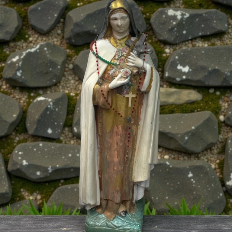 RELIGIOUS STATUE DEPICTING SAINT W ROSARY 33" (1 of 6)