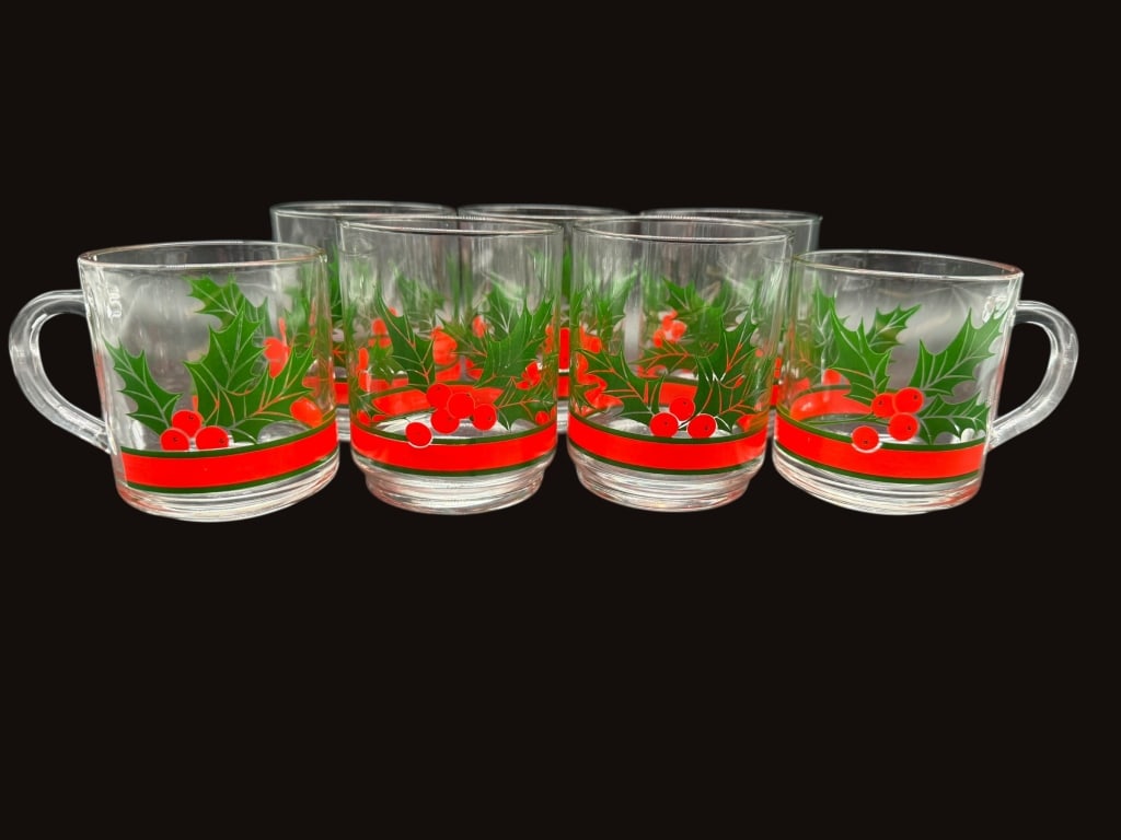 LOT OF CHRISTMAS COFFEE CUPS (1 of 4)