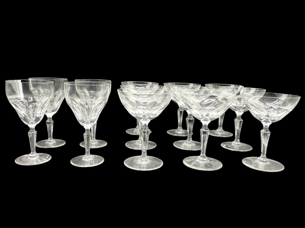 GROUP OF 13 MATCHING CLEAR STEMWARE GLASSES (1 of 8)