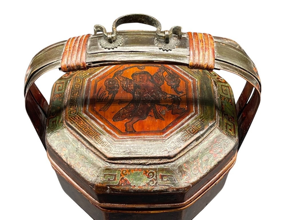 ANTIQUE CHINESE HAND PAINTED OCTAGONAL WEDDING BAT: ANTIQUE CHINESE HAND PAINTED OCTAGONAL WEDDING BASKET This rare antique Chinese wedding basket features a traditional octagonal form crafted from wood and finished with a rich brown lacquer. The lid i