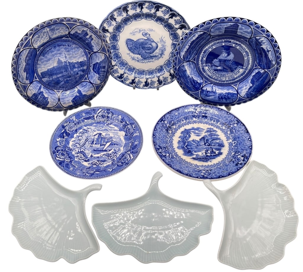 COLLECTIBLE BLUE & WHITE HISTORICAL PLATE LOT (1 of 6)