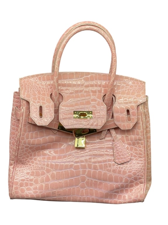 MADE IN ITALY CROCODILE-EMBOSSED LEATHER HANDBAG: MADE IN ITALY CROCODILE-EMBOSSED LEATHER HANDBAG Elegant Italian-made handbag, crafted in glossy crocodile-embossed leather in a soft blush pink tone. The structured silhouette is inspired by classic