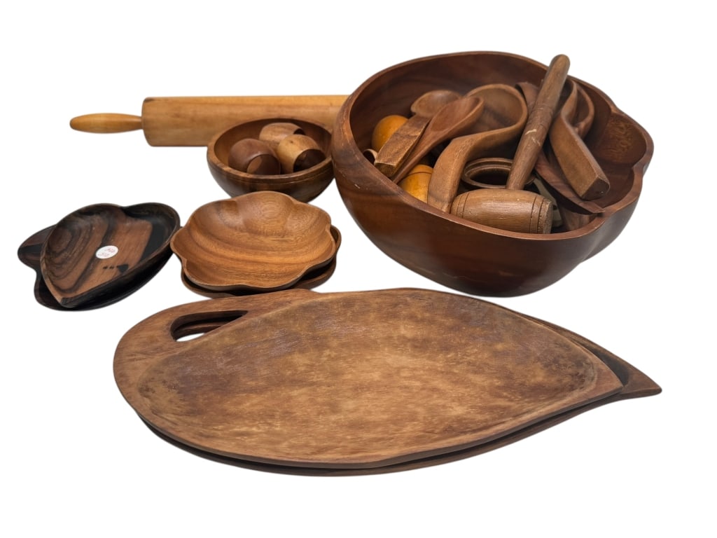ASSORTED WOODEN KITCHENWARE AND SERVING PIECES (1 of 2)