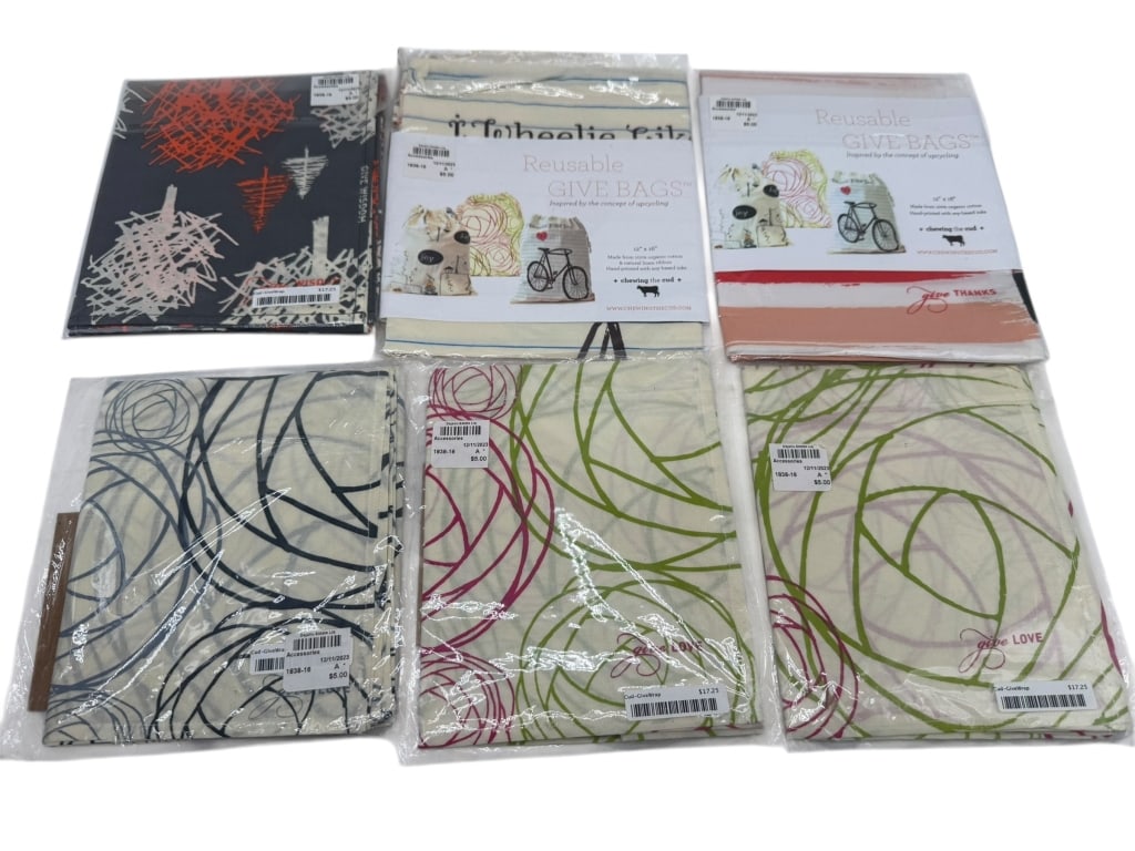 REUSABLE FABRIC GIFT BAGS (1 of 3)