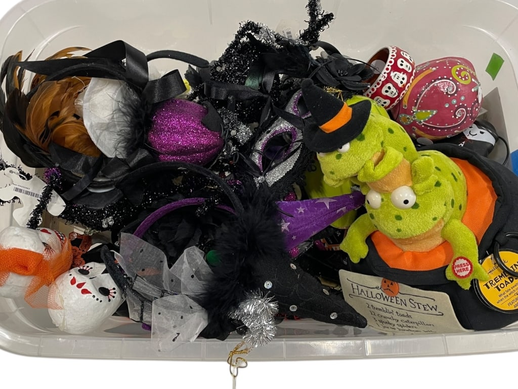 HALLOWEEN SEASONAL & HOLIDAY DECOR ASSORTMENT BIN (1 of 6)