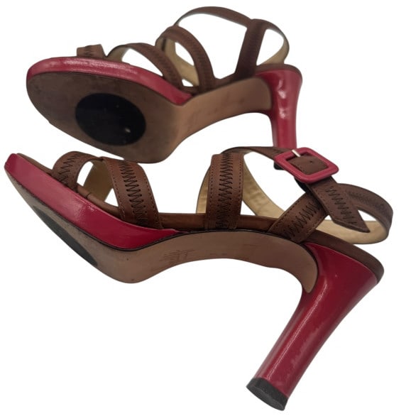 Amalfi by Rangoni Caserta Platform Sandals SZ7: CLASSIC MEETS CONTEMPORARY IN THESE STYLISH BROWN LEATHER STRAPPY SANDALS, DESIGNED WITH A CRISS-CROSS UPPER AND DECORATIVE BLACK ZIG-ZAG STITCHING FOR ADDED TEXTURE. FEATURING A STURDY YET FEMININE S