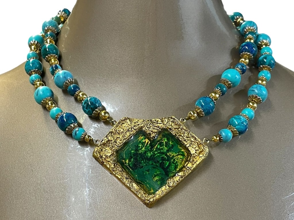 TURQUOISE-COLORED BEAD NECKLACE W/ PENDANT (1 of 7)