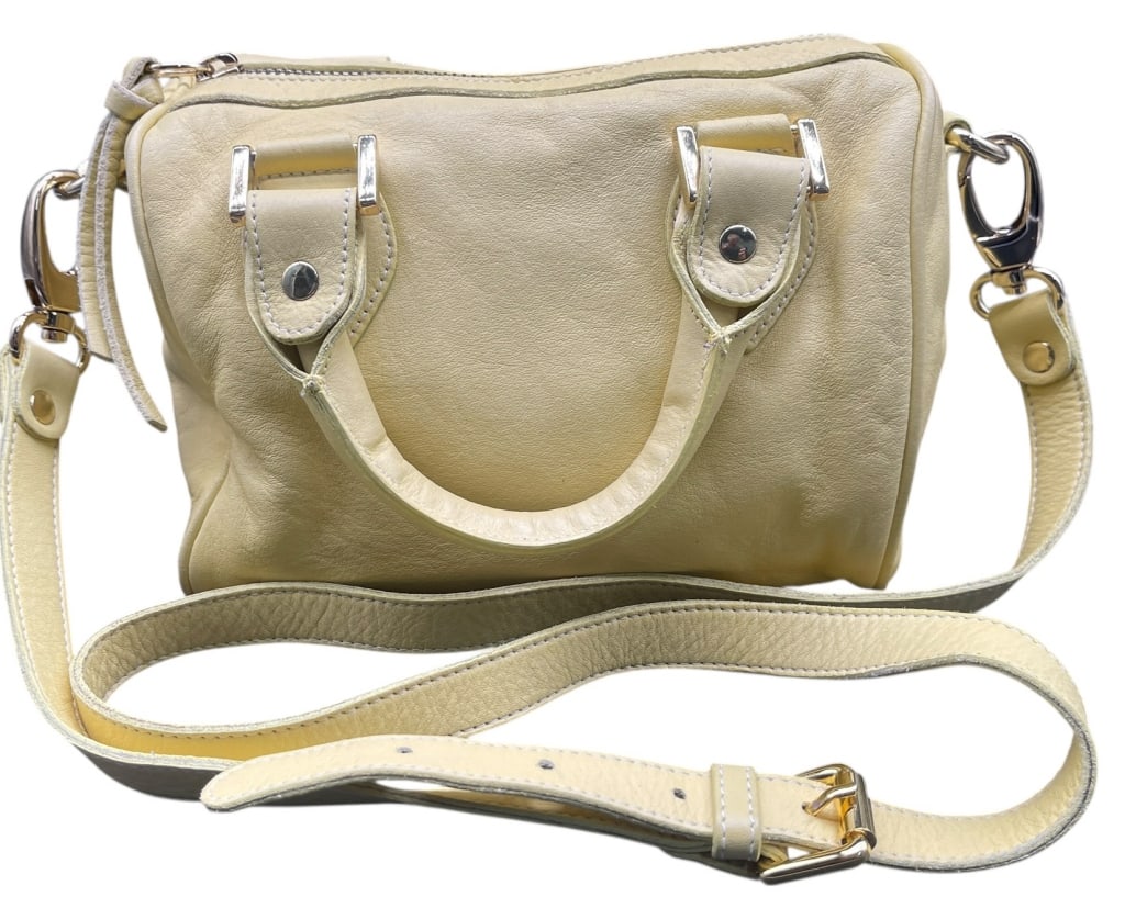 Pietro Mini Boston shoulder bag: Pietro Mini Boston shoulder bag. Product Features Style: A classic "Boston" or "Speedy" style satchel with a boxy, rounded silhouette. Material: Crafted from soft, textured cream or off-white leather.
