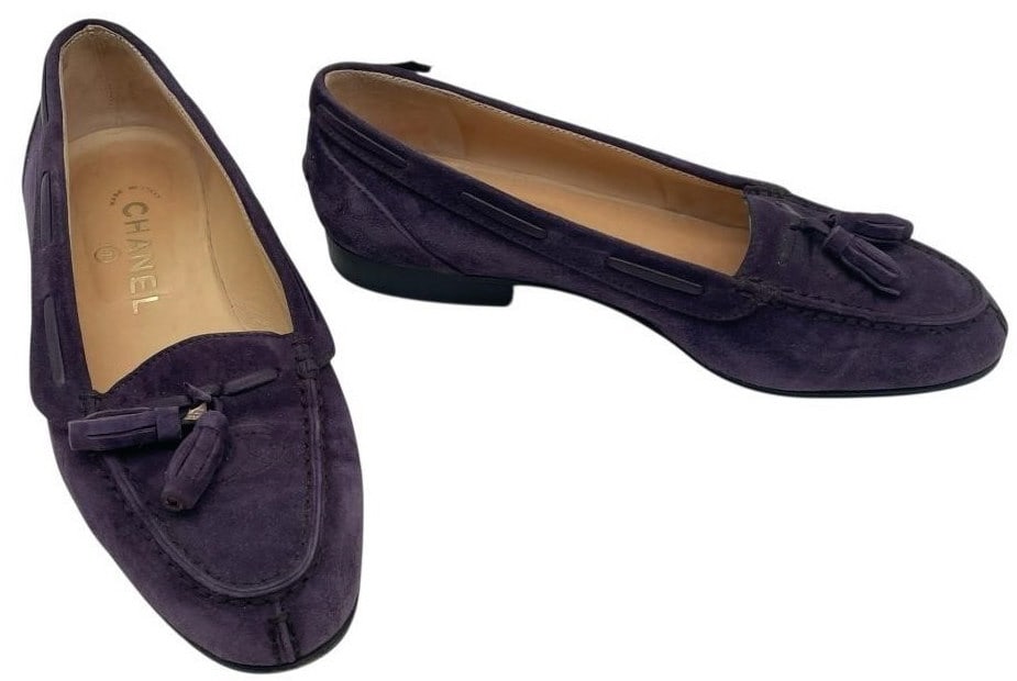 CHANEL PURPLE SUEDE TASSEL LOAFERS SZ 37/4.5: CHANEL PURPLE SUEDE TASSEL LOAFERS -Good pre owned condition, (see photos) -Size: EU 37 /US 4.5 -Luxurious and rare Chanel loafers crafted in rich purple suede, featuring elegant tassel accents and ha