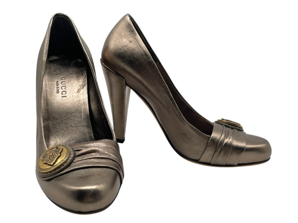GUCCI MEDALLION HYSTERIA METALLIC PUMP SZ 35C (1 of 8)