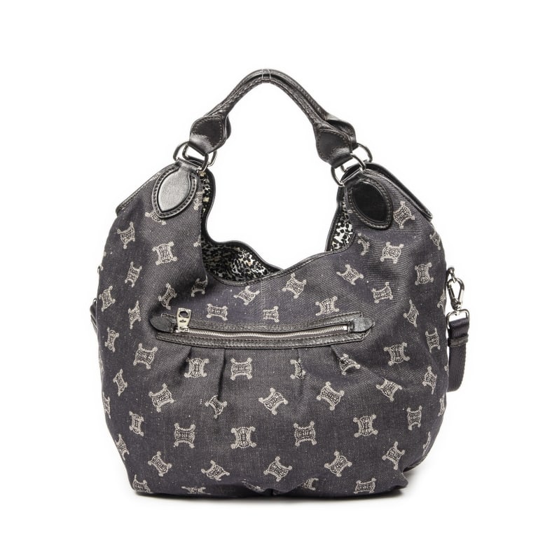 CELINE FRONT POCKET HOBO MACADAM DENIM CANVAS: *For ALTERNATIVE SHIPPING QUOTES, please visit www.dejavuauctionshipping.com* Celine Front Pocket Hobo Macadam Denim Canvas * COLOR: Blue Denim/Dark Brown * PRODUCTION CODE: WC-SA-0058 * INCLUDED: Lon