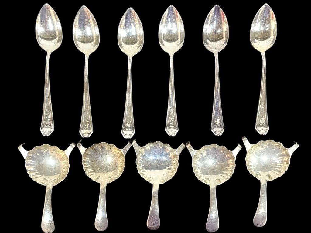 STERLING SILVER TEA STRAINERS & SPOONS 250g: ****for competitive shipping options please go to www.dejavuauctionshipping.com STERLING SILVER TEA STRAINERS AND SPOONS GROUP, 250 GRAMS TOTAL WEIGHT -Group of sterling silver tea service accessories