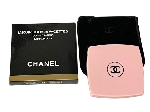 CHANEL PINK CC DOUBLE MIRROR DUO PURSE SZ W/ POUCH: *For ALTERNATIVE SHIPPING QUOTES or local pickup details, please visit www.dejavuauctionshipping.com* - NEW and never used in plastic with velvet case and original box - A great present for the one yo