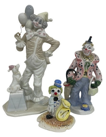 GROUP OF VINTAGE PORCELAIN CLOWN FIGURINES: ****for competitive shipping options please go to www.dejavuauctionshipping.com GROUP OF VINTAGE PORCELAIN CLOWN FIGURINES -Very good pre owned condition -3 pieces -Approx 9", 7", and 3" tall -Whimsic