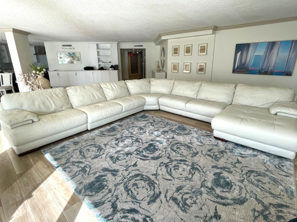 NATUZZI WHITE LEATHER SECTIONAL SOFA 112": ****for competitive shipping options please go to www.dejavuauctionshipping.com -NATUZZI EDITIONS ITALIAN WHITE LEATHER SECTIONAL SOFA -=This expansive Natuzzi white leather sectional sofa features a