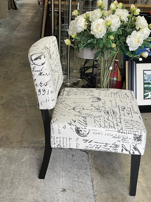 SCRIPT PATTERN UPHOLSTERED ACCENT CHAIR - 4