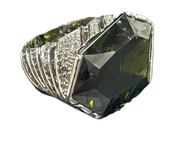 MASSIVE GREEN ONYX CRYSTAL ENCRUSTED COCKTAIL RING (1 of 11)