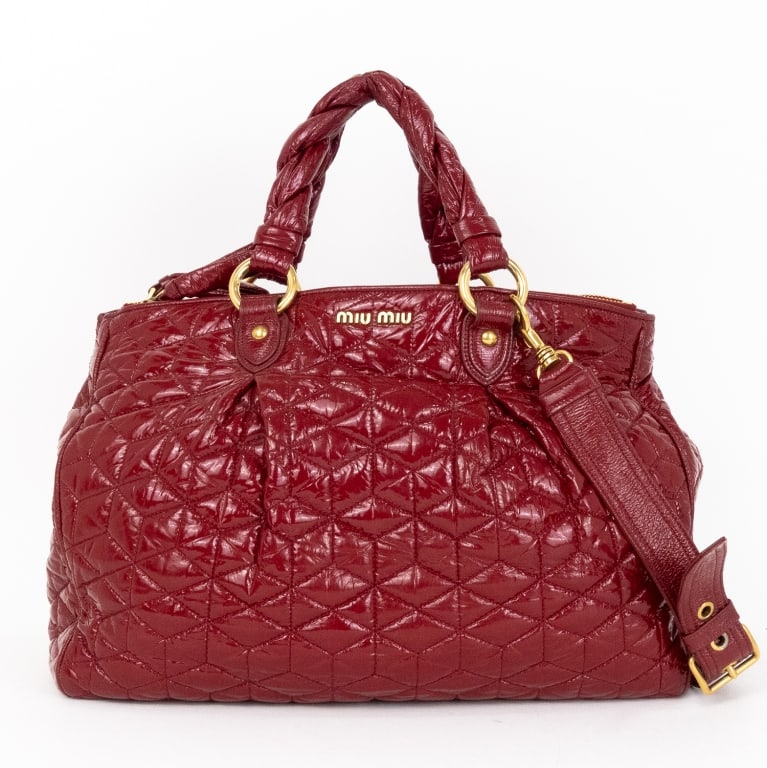 MIU MIU RED PATENT QUILTED LEATHER LARGE SATCHEL: *For ALTERNATIVE SHIPPING QUOTES, please visit www.dejavuauctionshipping.com* Miu Miu Large Satchel Red Patent Quilted Leather Gold * COLOR: Red * PRODUCTION CODE: 212 * INCLUDED: Dustbag, Strap 40*32