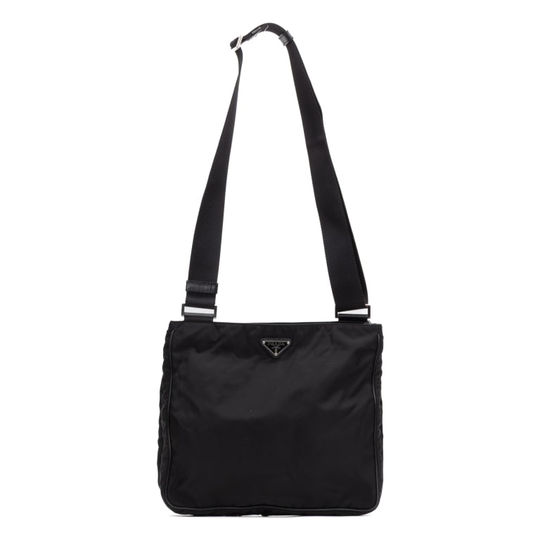 PRADA CROSSBODY POCHETTE BLACK NYLON CANVAS SILVE: *For ALTERNATIVE SHIPPING QUOTES, please visit www.dejavuauctionshipping.com* Prada Crossbody Pochette Black Nylon Canvas Silver * COLOR: Black * PRODUCTION CODE: VA0251 / 31/11 * INCLUDED: Authentici