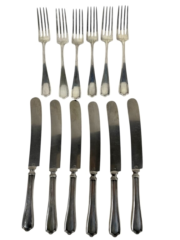 ALVIN STERLING SILVER FLATWARE SET 620G: *for competitive shipping options please go to www.dejavuauctionshipping.com -ALVIN STERLING SILVER FLATWARE SET – 220G TOTAL WEIGHT OF FORKS, 400 FOR KNIVES =620 TOTAL GRAMS -Estate set of Alvin st