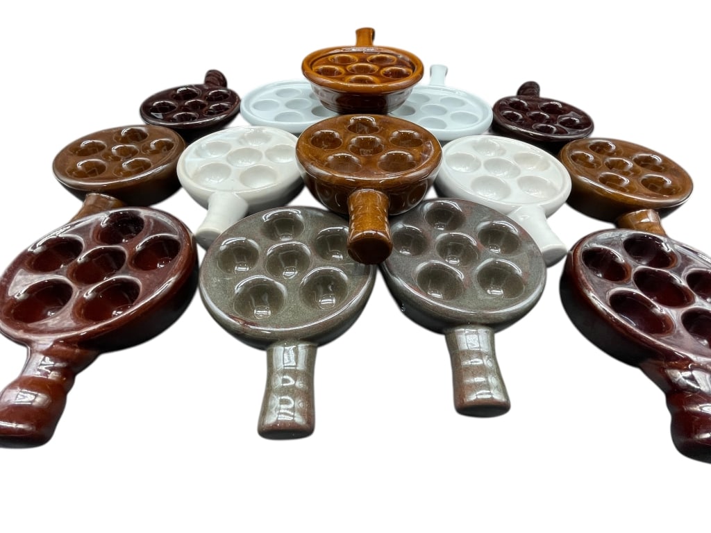 GROUP OF 15 CERAMIC ESCARGOT DISHES (1 of 10)