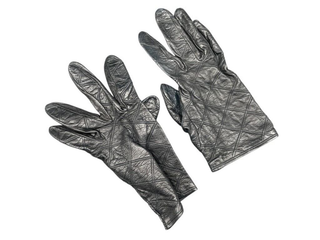 CHANEL LUXURIOUS QUILTED LEATHER DAY GLOVES SZ 7 (1 of 4)