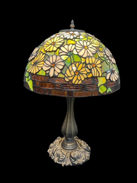 LAYERED STAINED GLASS FLOWERS TIFFANY STYLE LAMP: *For ALTERNATIVE SHIPPING QUOTES or local PICKUP details, please visit www.dejavuauctionshipping.com* - STUNNING ARTISTRY ON THIS STAINED GLASS LAMP - Tiffany stylization - The flower design of the st