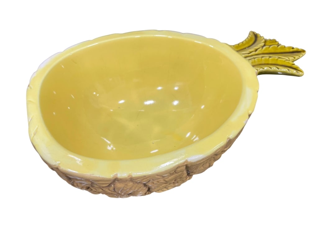 CERAMIC PINEAPPLE SHAPED KITSCHY COOL SERVING BOWL (1 of 10)